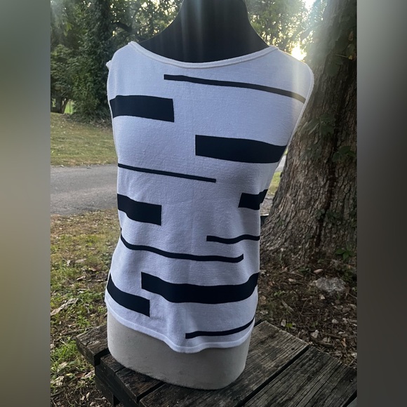 DRESS BARN VINTAGE SLEEVELESS SWEATER WOMENS LARGE WHITE & BLACK COLOR BLOCK - Picture 1 of 7